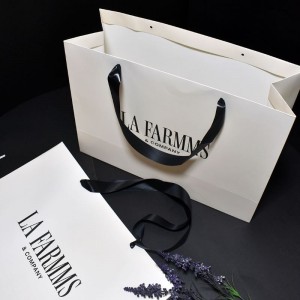 Елегантна крафт чанта с панделка